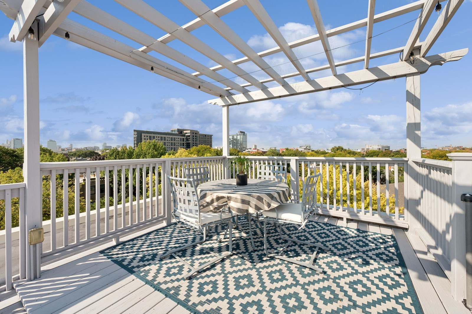 1654 N Mohawk Street Unit: 3