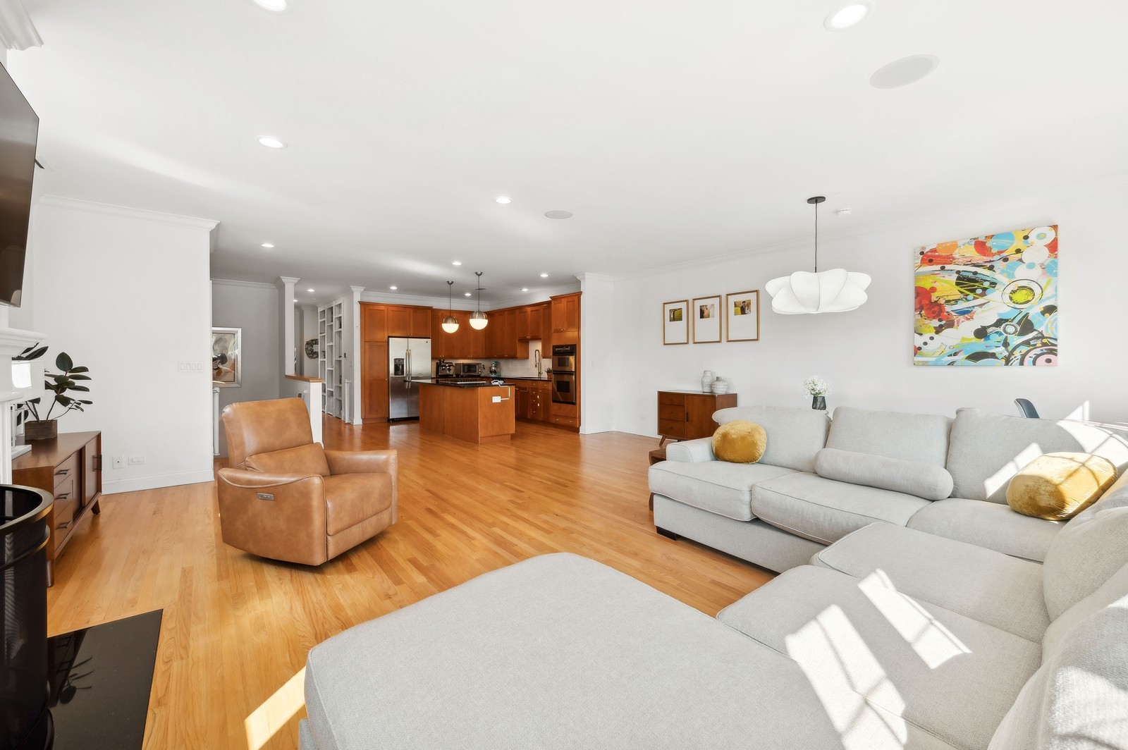 1654 N Mohawk Street Unit: 3