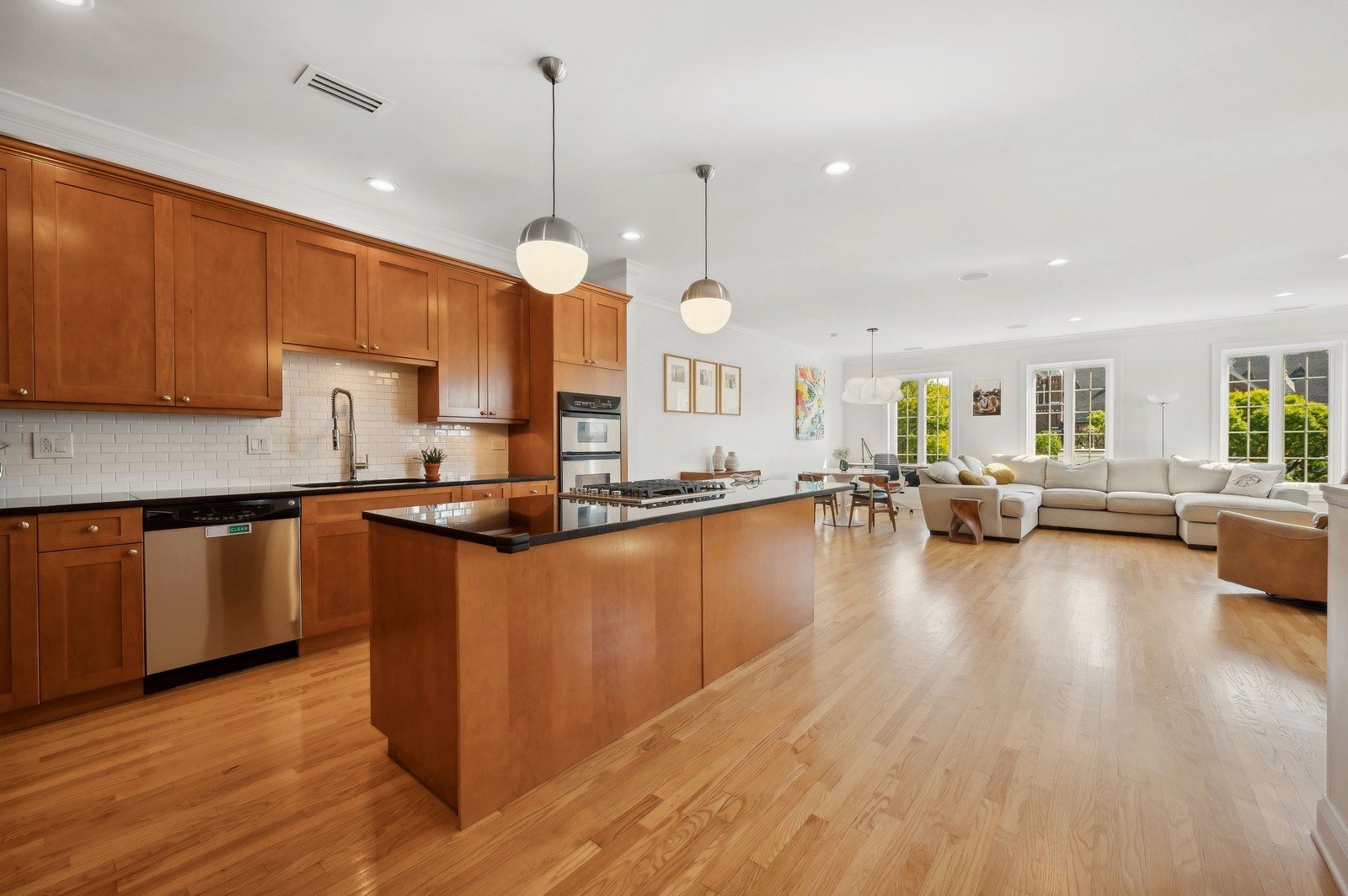 1654 N Mohawk Street Unit: 3