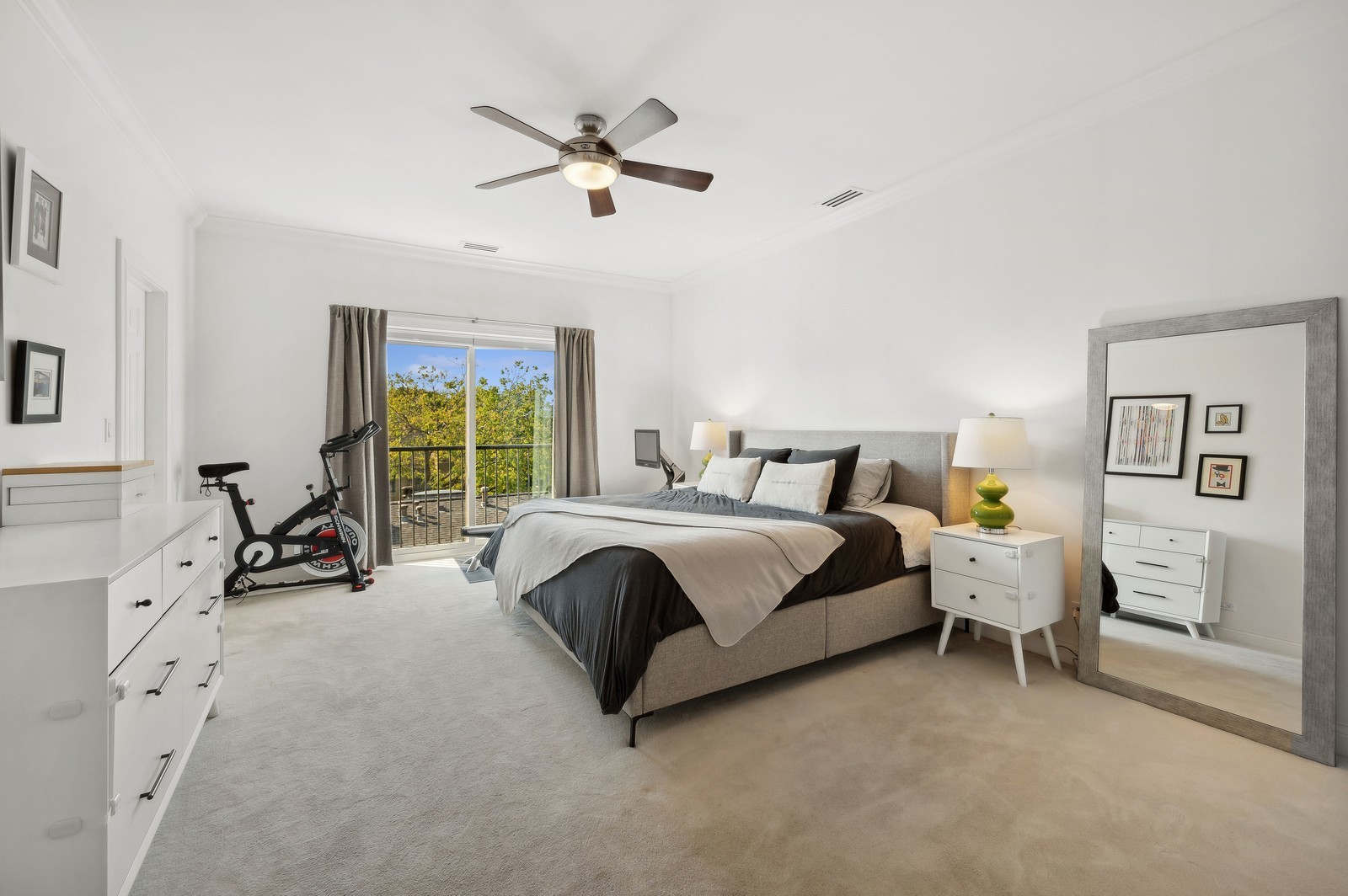 1654 N Mohawk Street Unit: 3