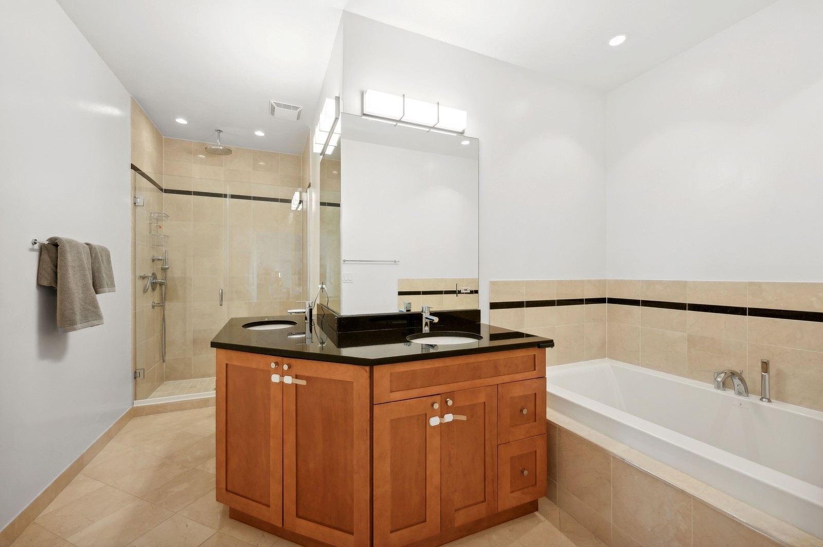 1654 N Mohawk Street Unit: 3