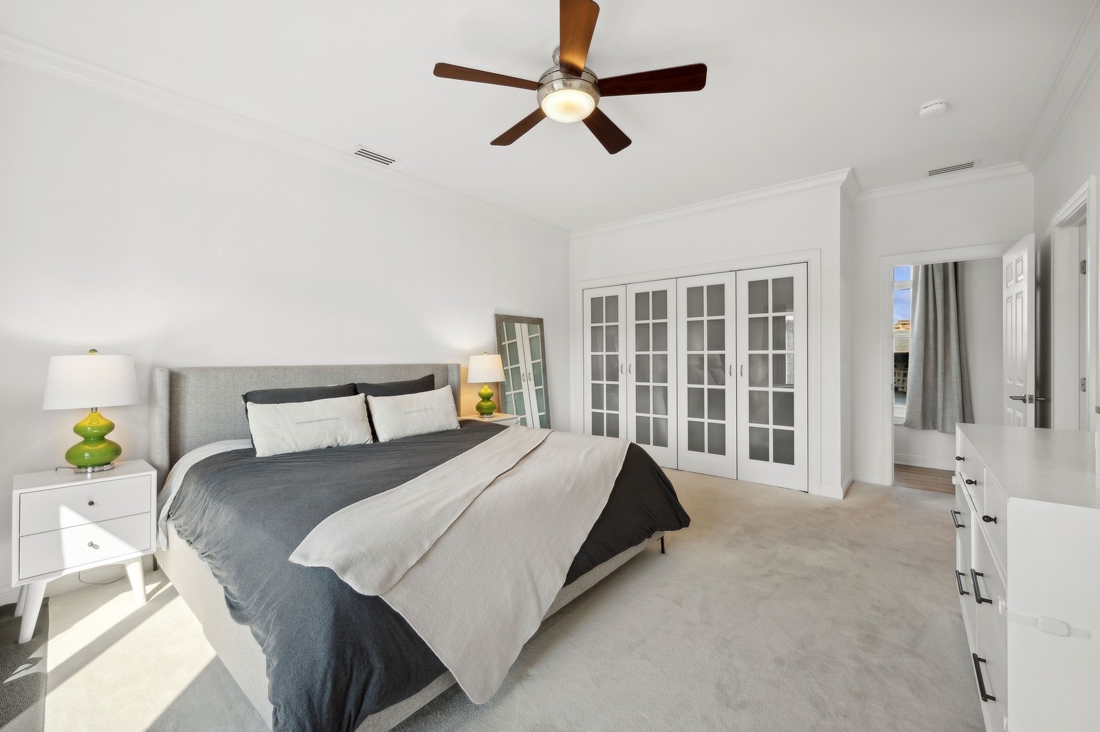 1654 N Mohawk Street Unit: 3