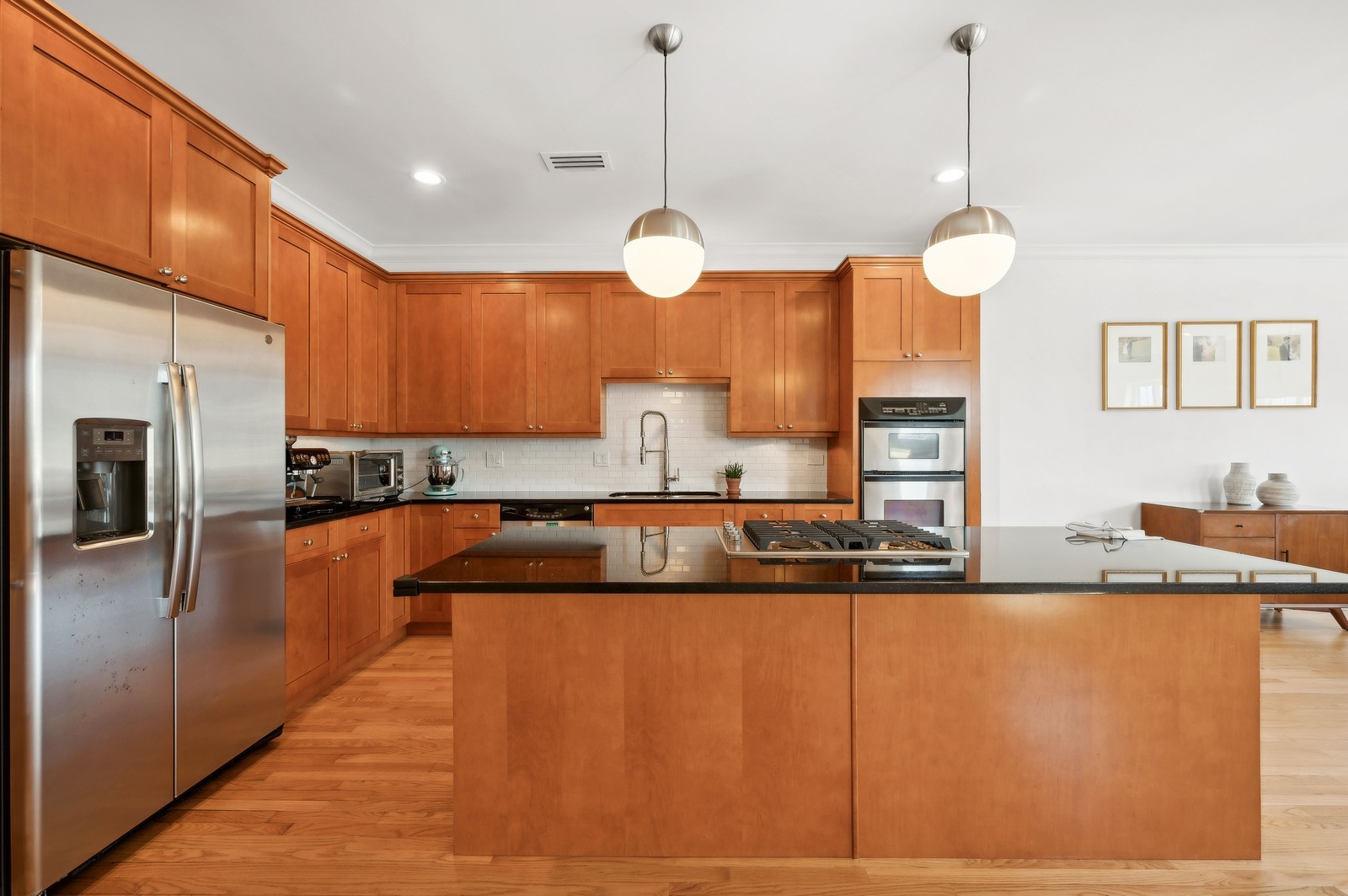 1654 N Mohawk Street Unit: 3