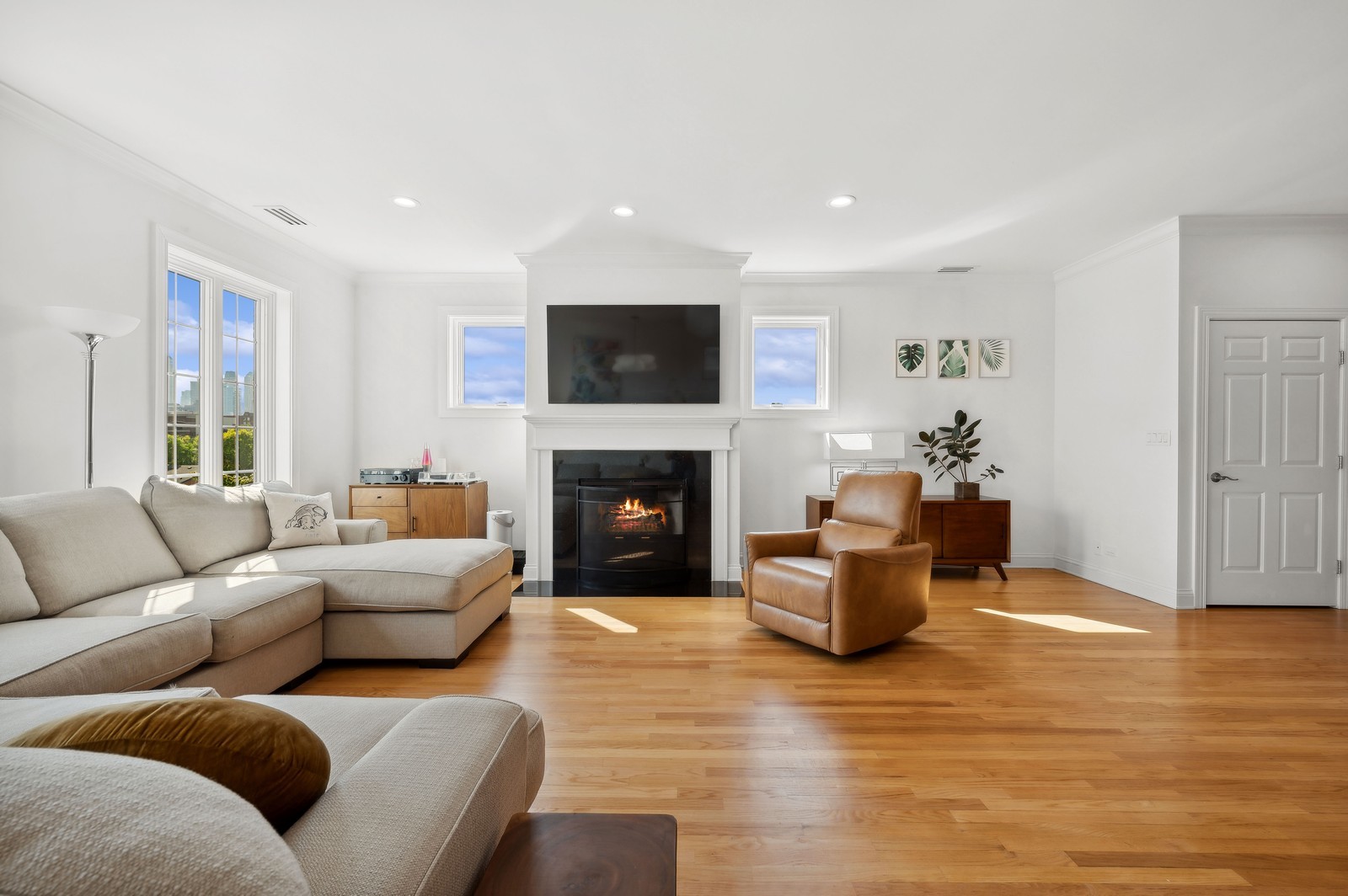 1654 N Mohawk Street Unit: 3