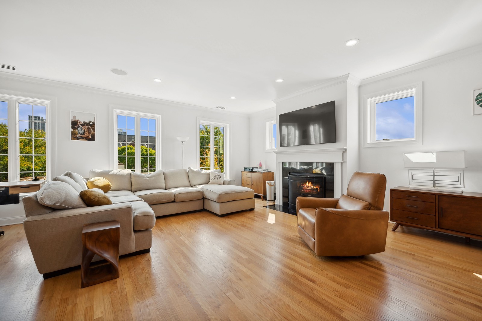 1654 N Mohawk Street Unit: 3