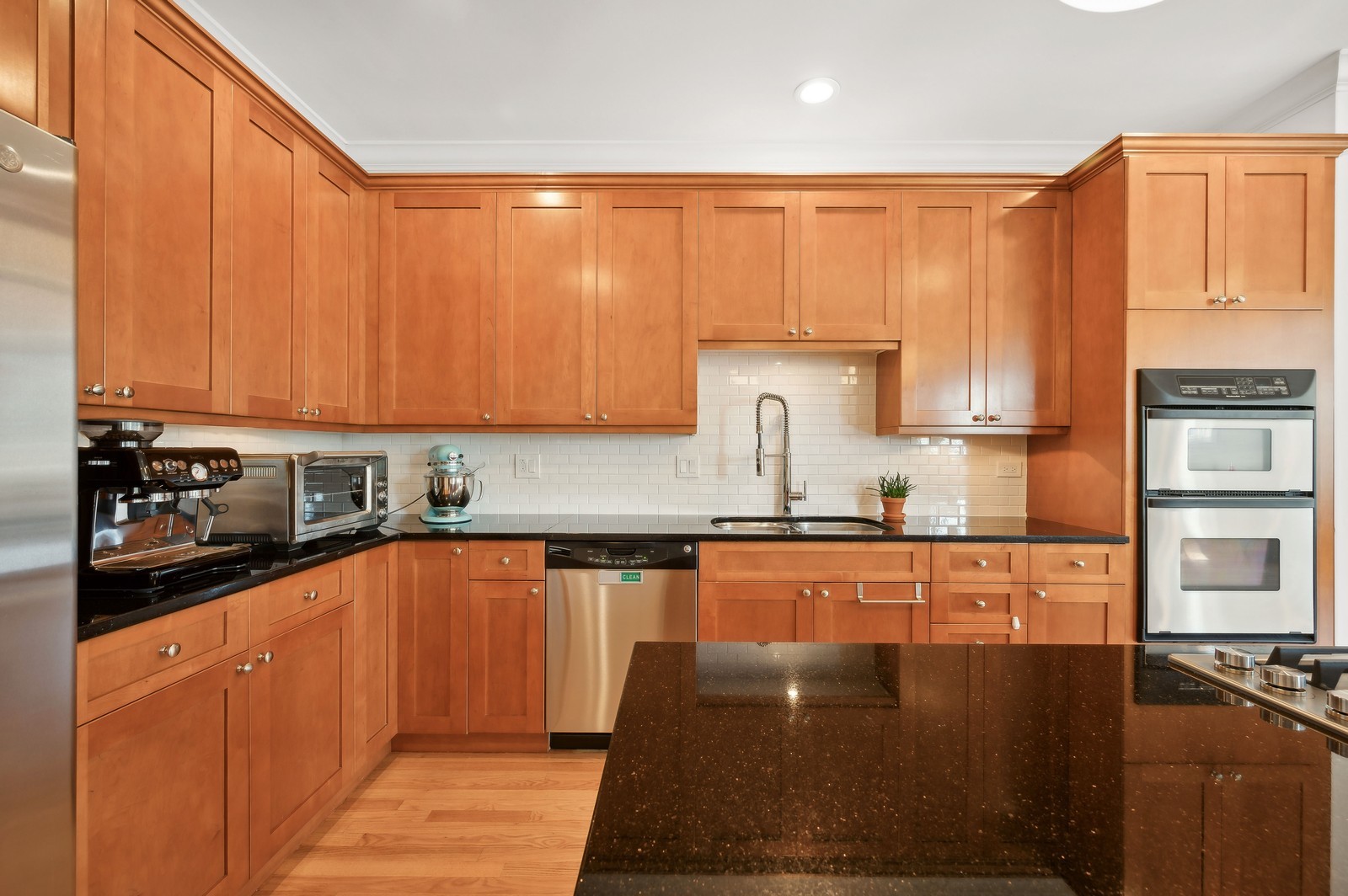 1654 N Mohawk Street Unit: 3