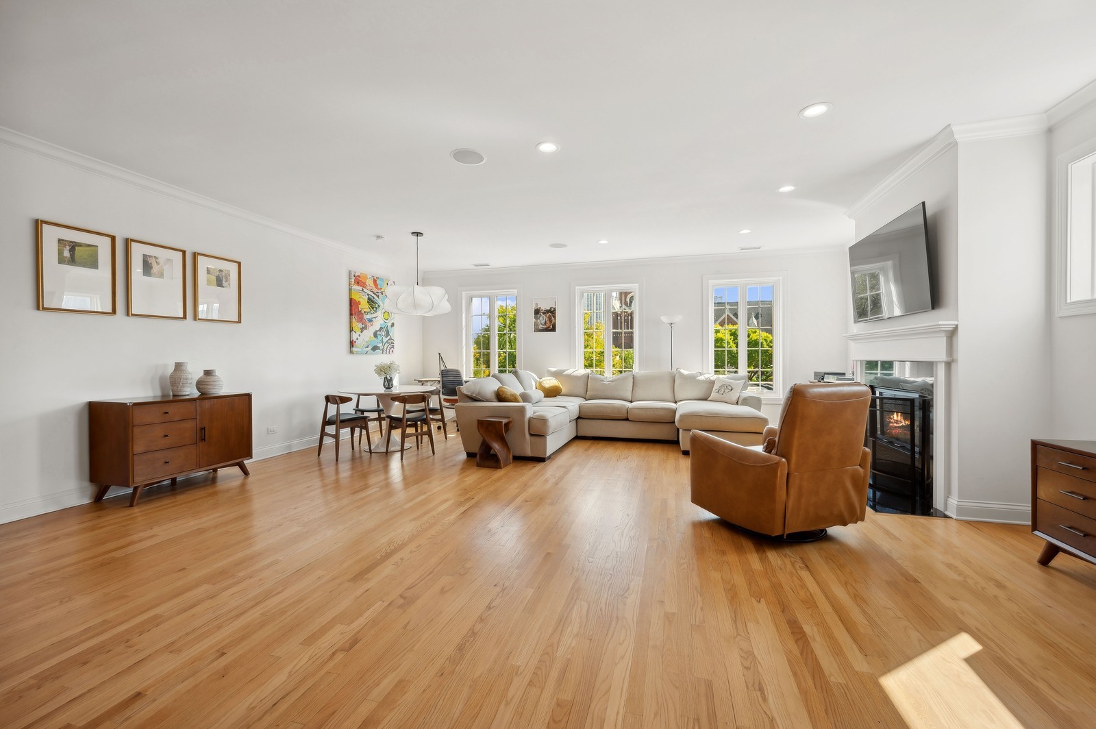 1654 N Mohawk Street Unit: 3
