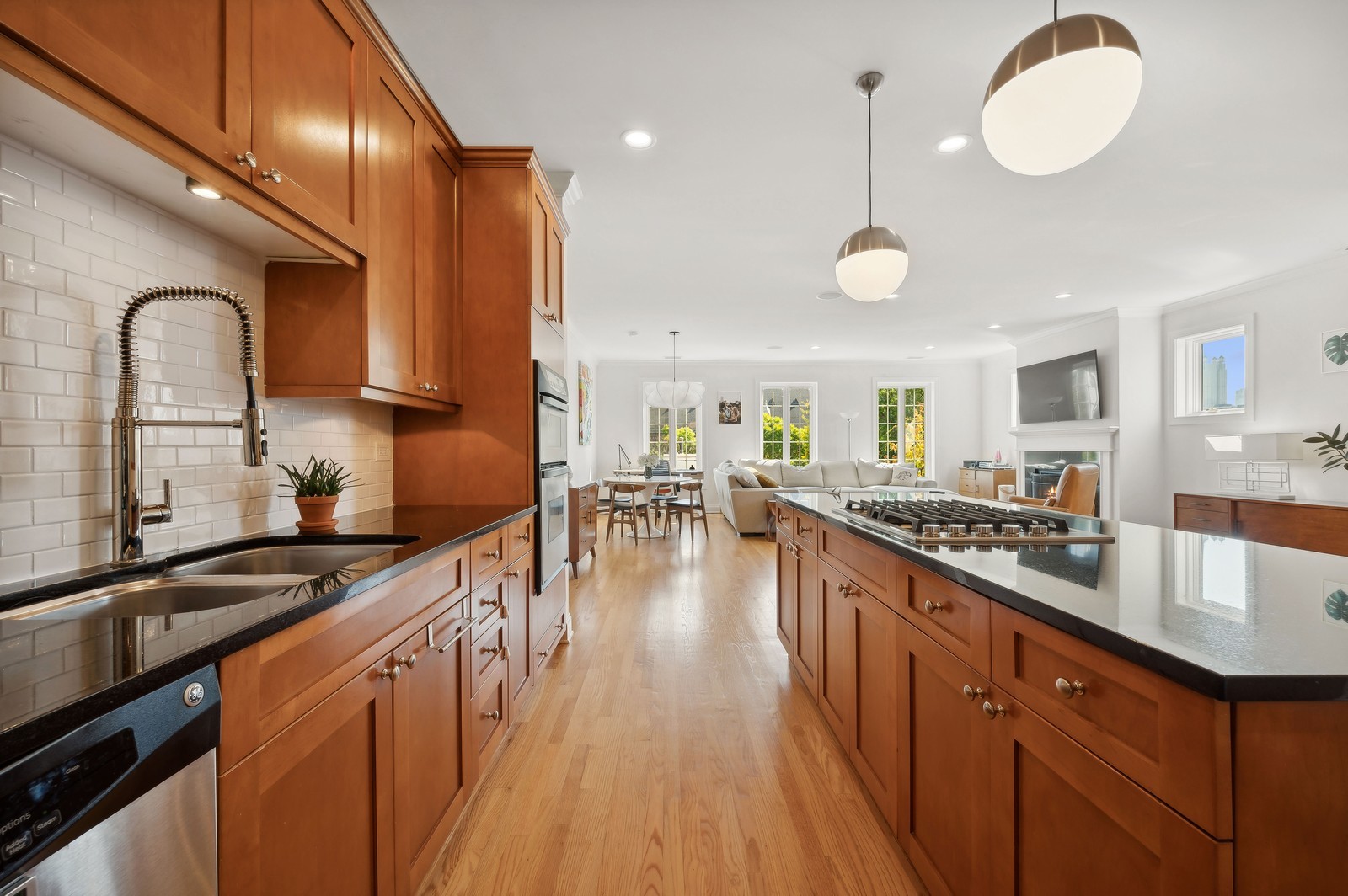 1654 N Mohawk Street Unit: 3