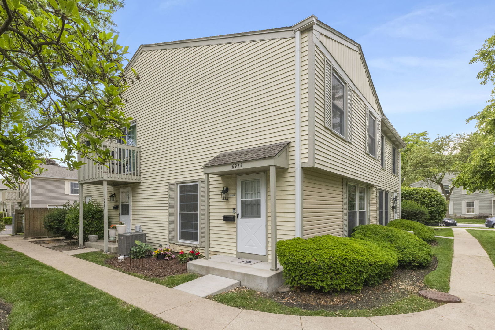 1693 ASHBURN Court Unit: B