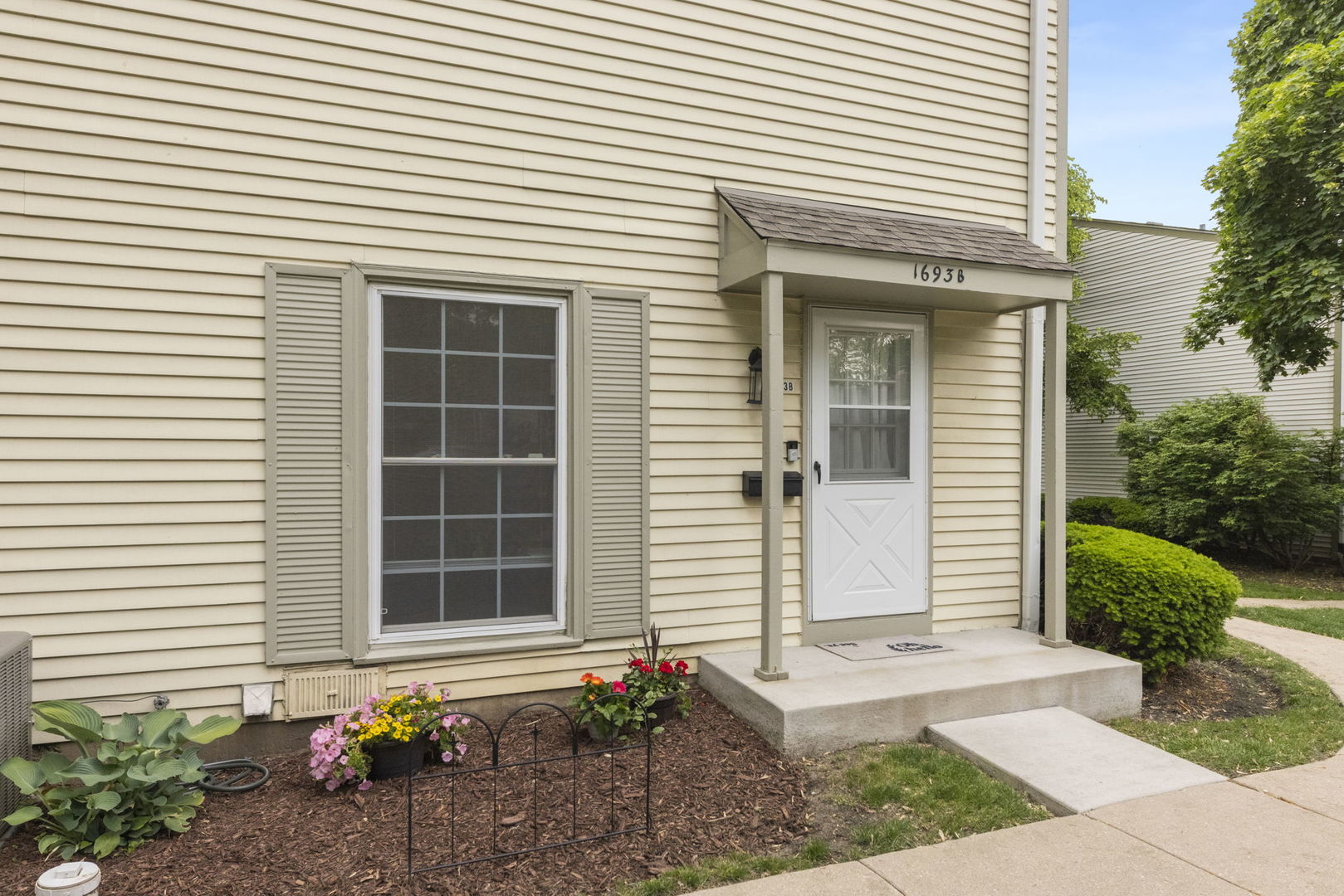 1693 ASHBURN Court Unit: B