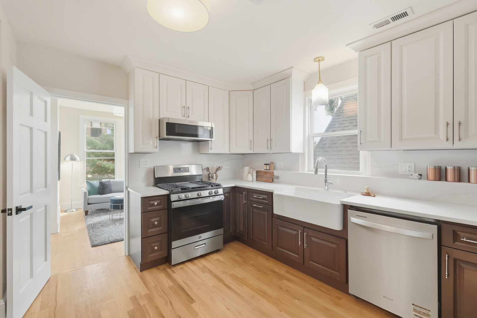 3053 N Seminary Avenue