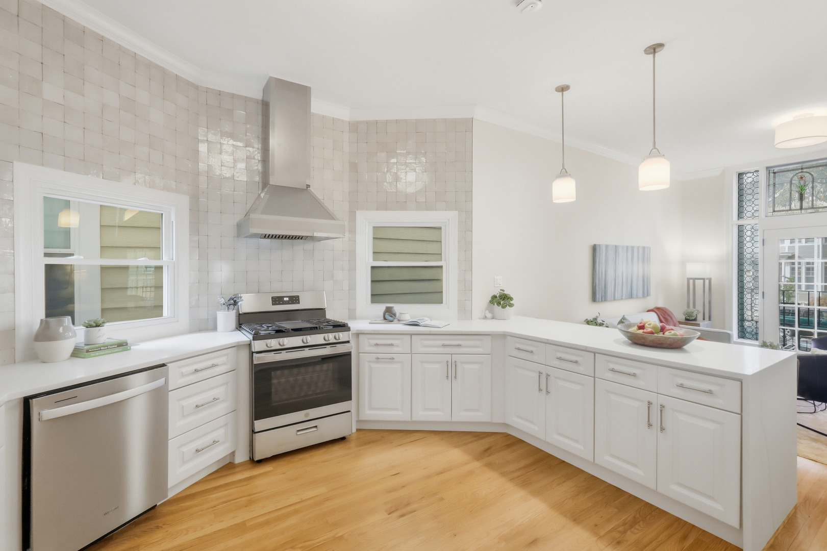 3053 N Seminary Avenue