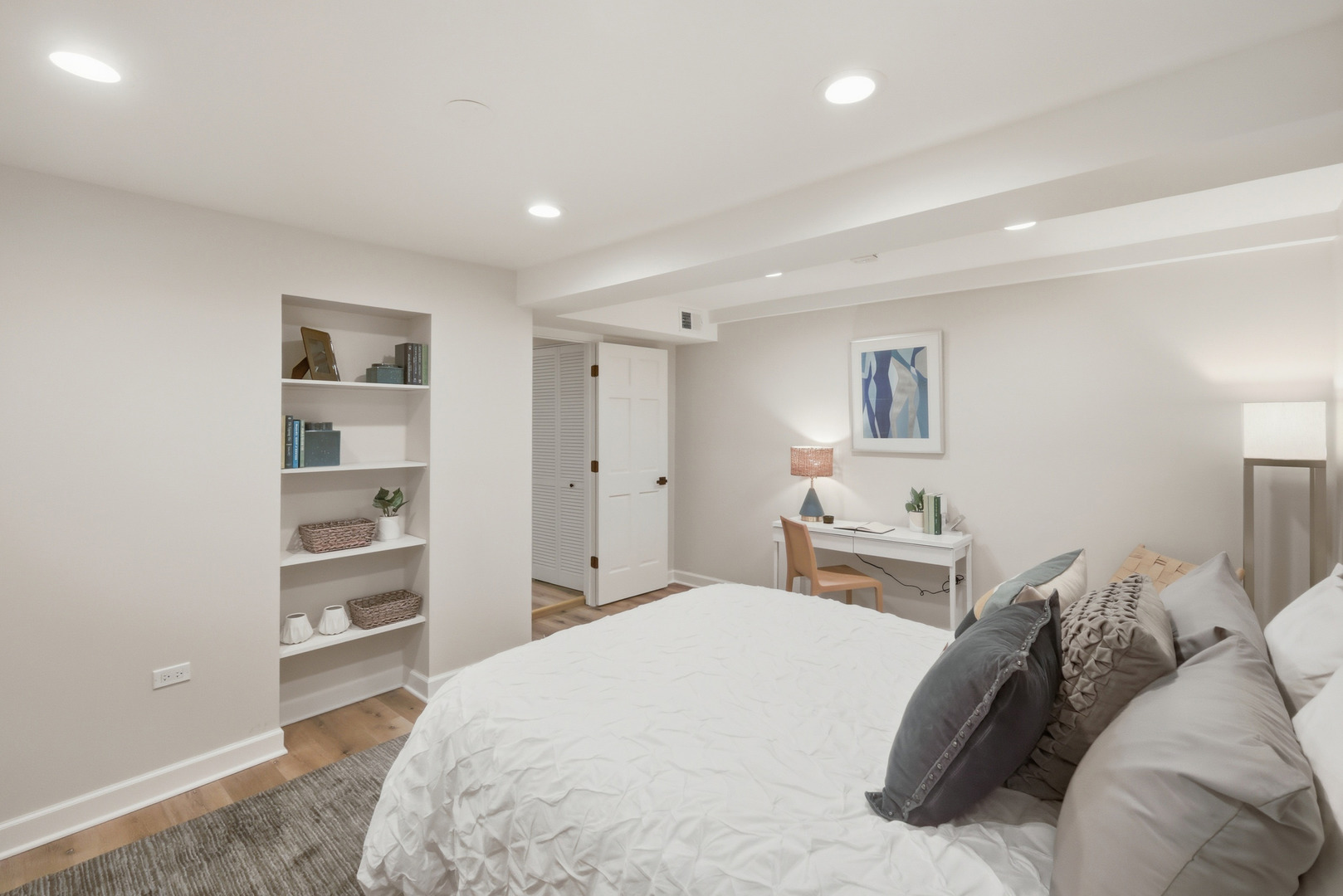 3053 N Seminary Avenue