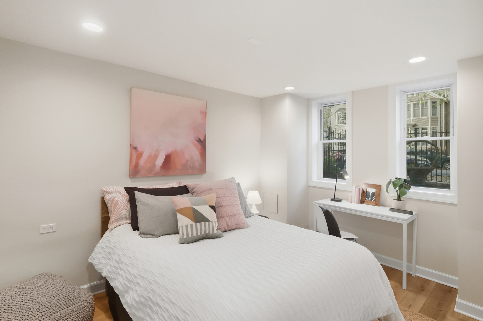 3053 N Seminary Avenue