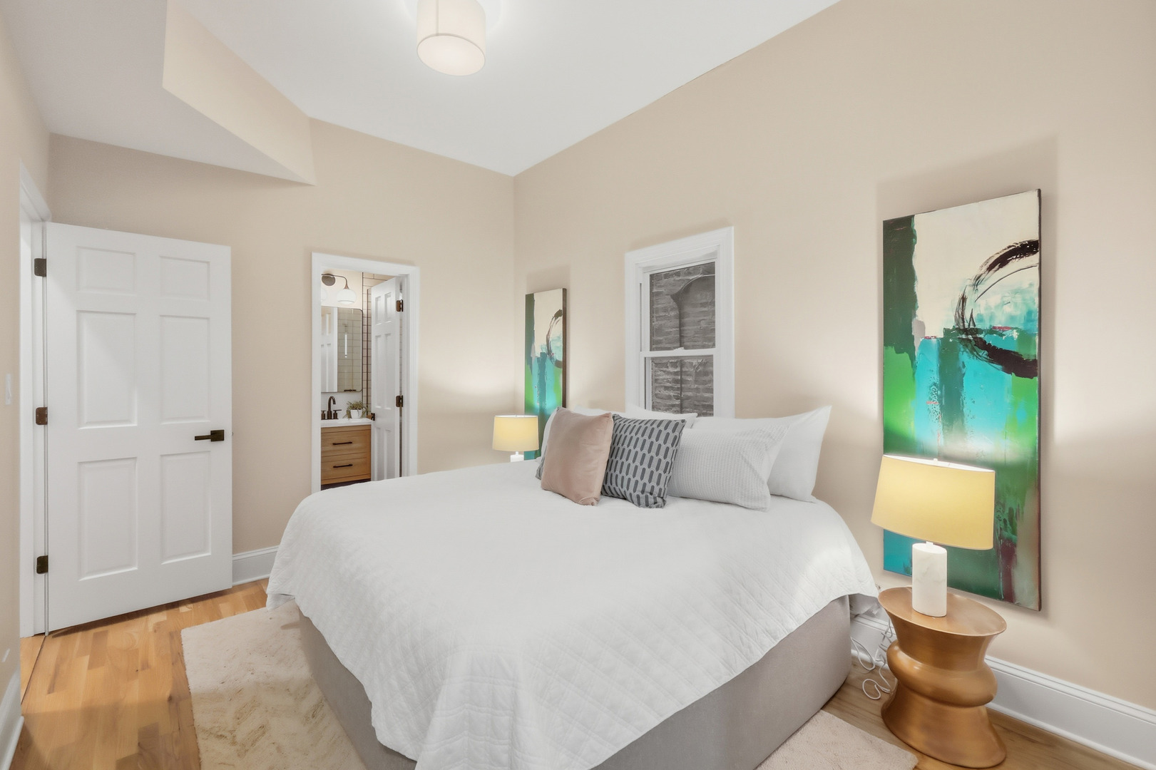 3053 N Seminary Avenue