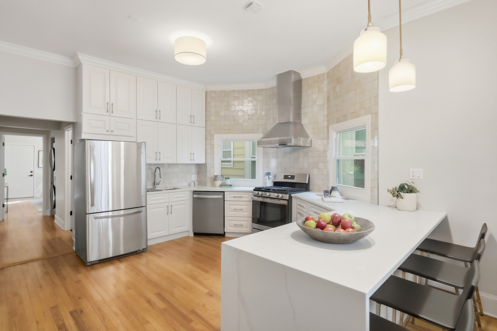 3053 N Seminary Avenue