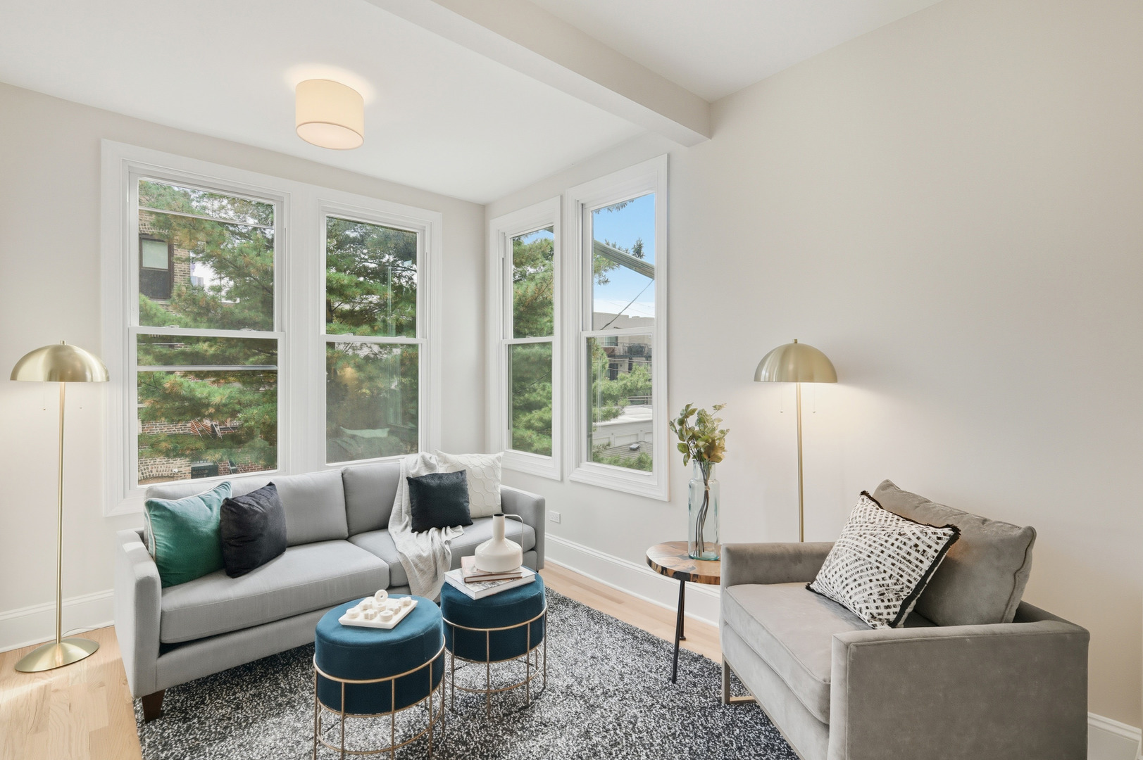 3053 N Seminary Avenue