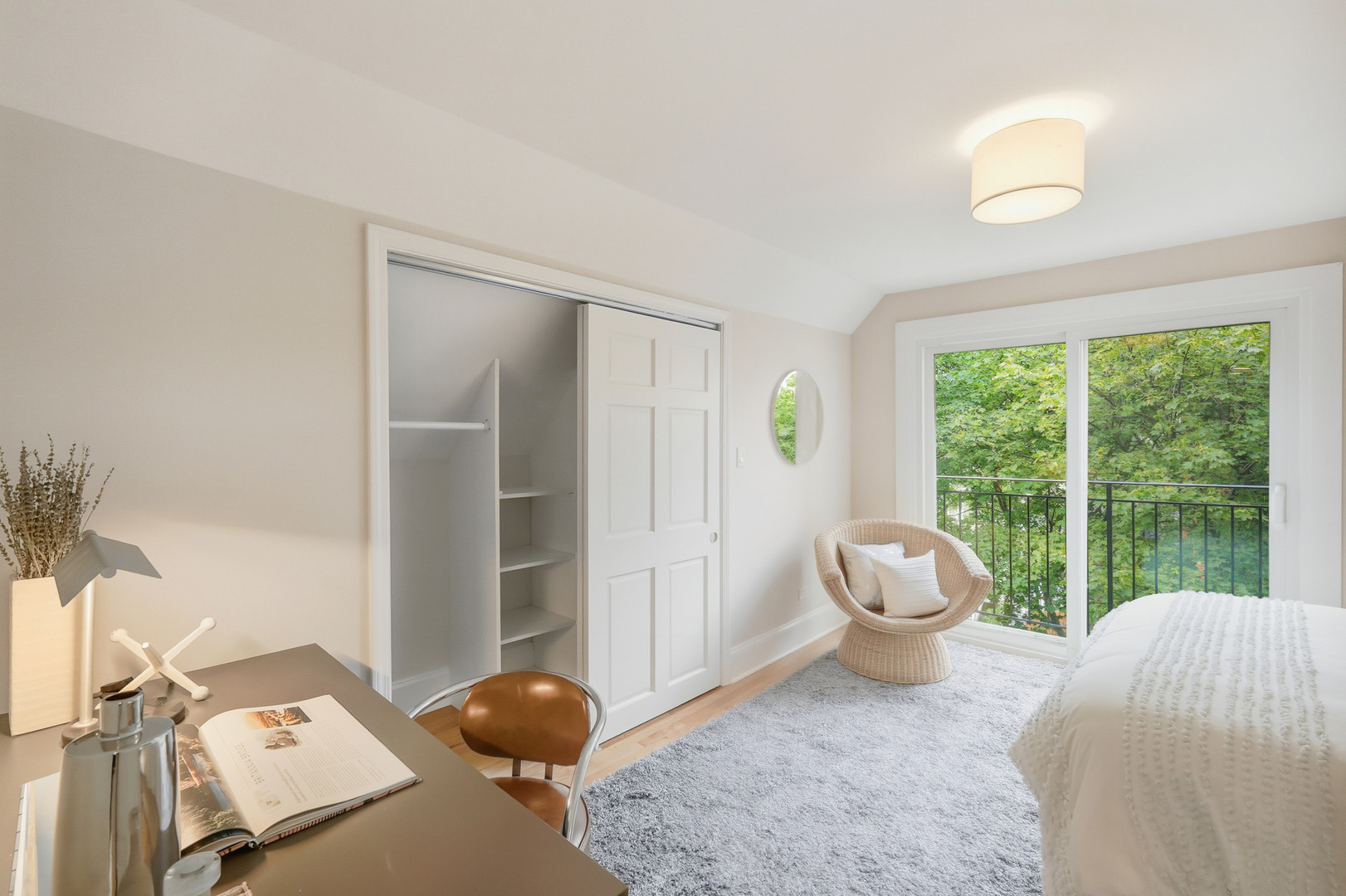 3053 N Seminary Avenue