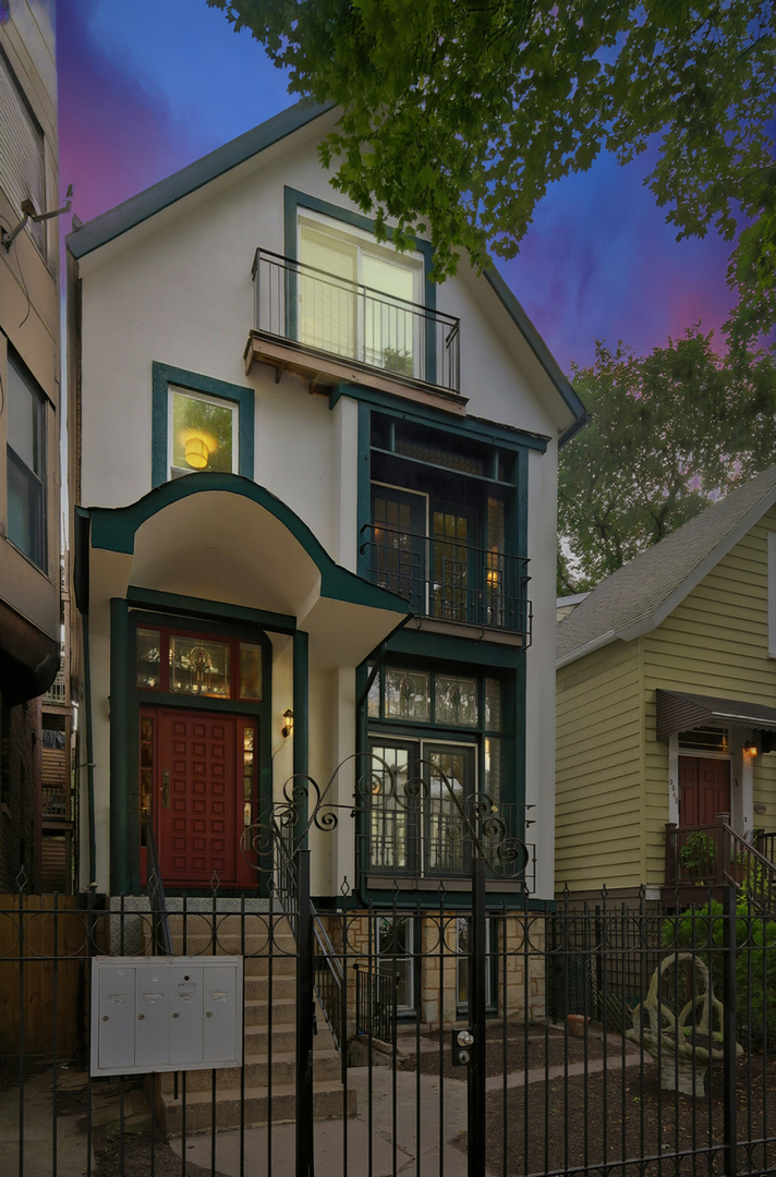 3053 N Seminary Avenue