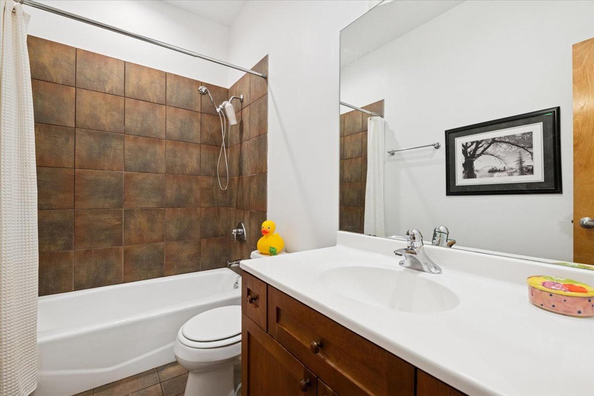2455 W Ohio Street Unit: 9e