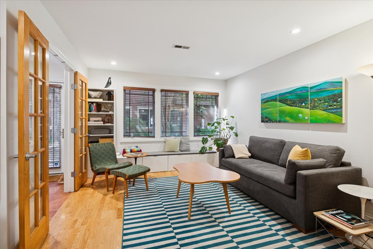 2455 W Ohio Street Unit: 9e