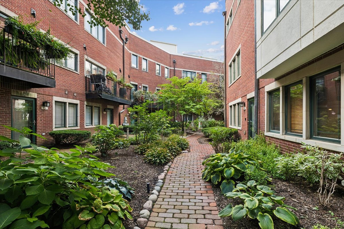 2455 W Ohio Street Unit: 9e