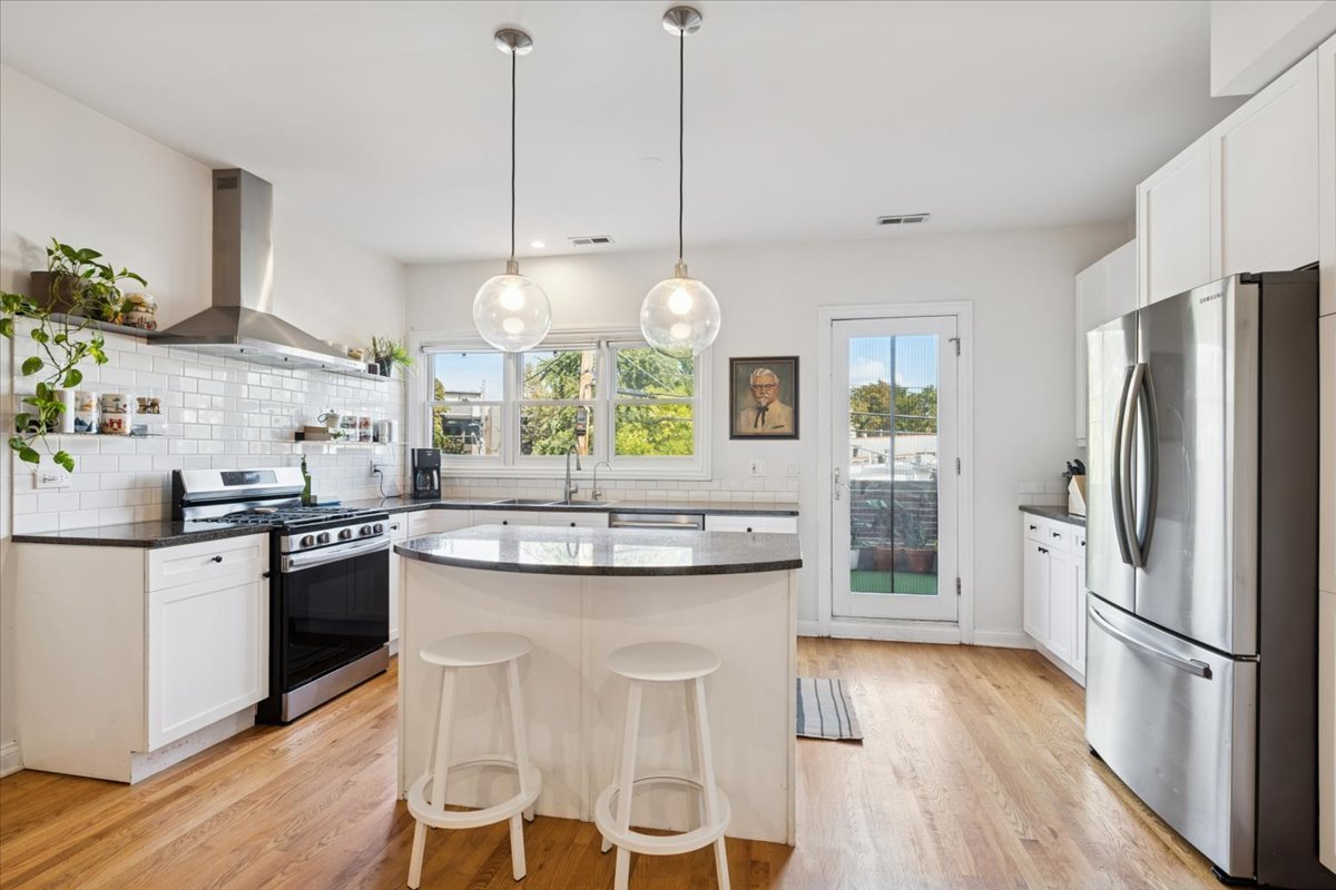 2455 W Ohio Street Unit: 9e