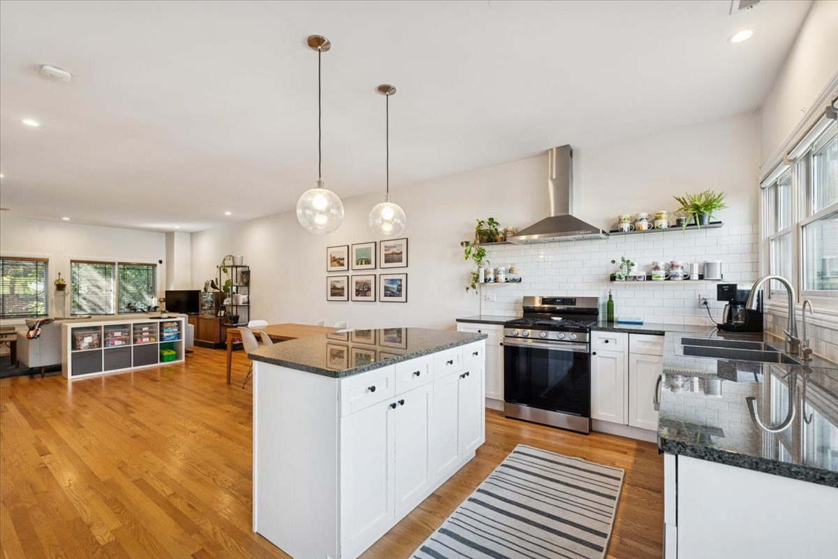 2455 W Ohio Street Unit: 9e