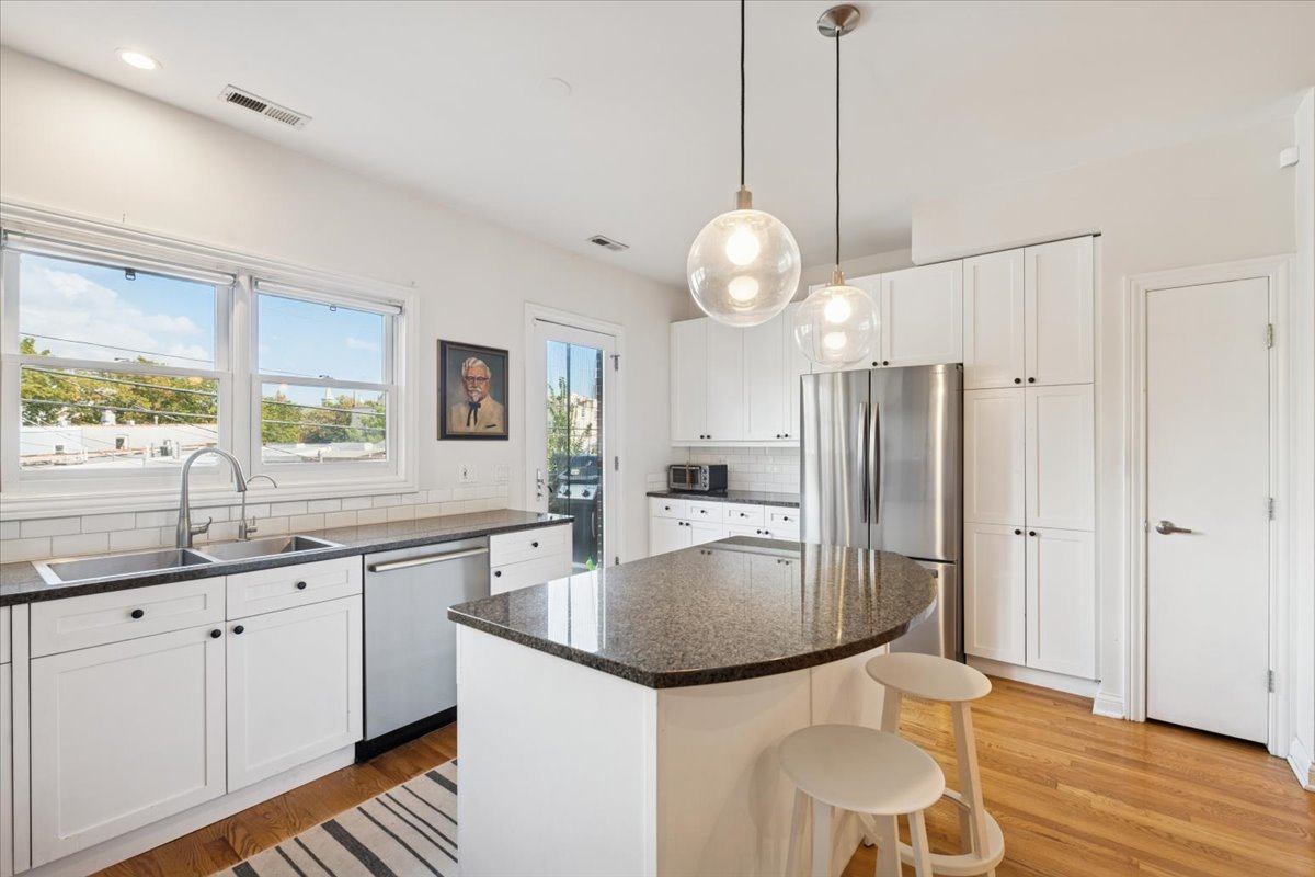 2455 W Ohio Street Unit: 9e