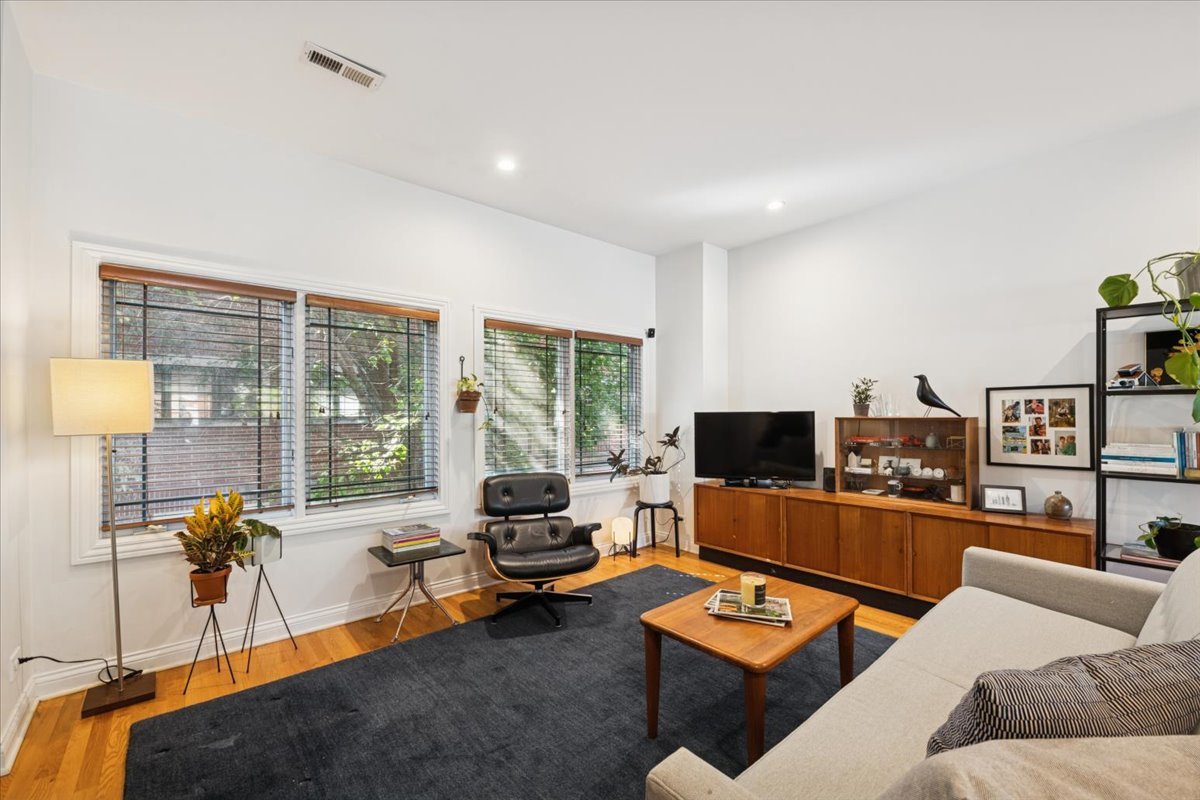 2455 W Ohio Street Unit: 9e