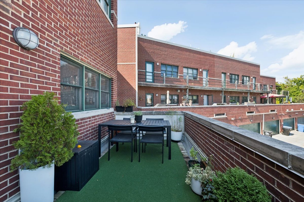 2455 W Ohio Street Unit: 9e