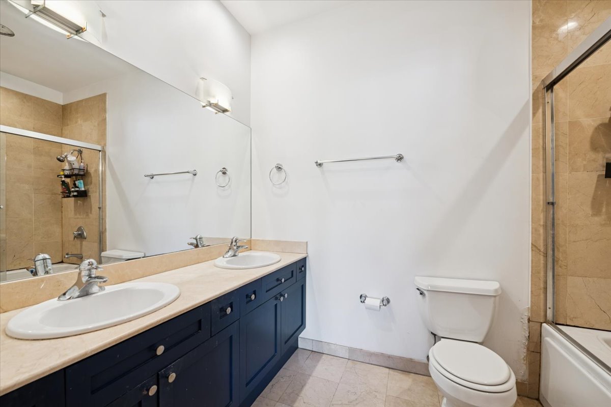 2455 W Ohio Street Unit: 9e