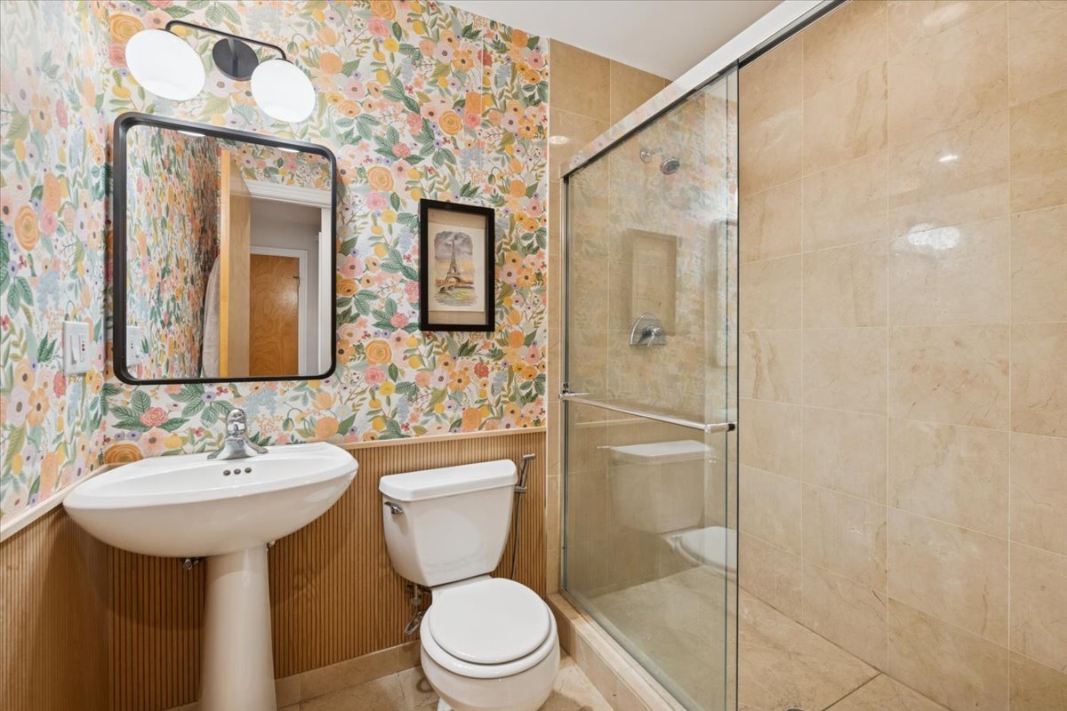 2455 W Ohio Street Unit: 9e