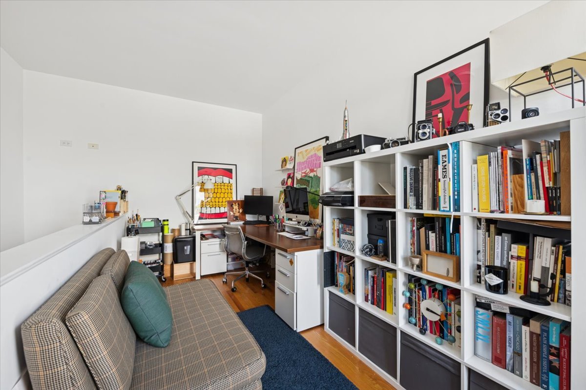 2455 W Ohio Street Unit: 9e