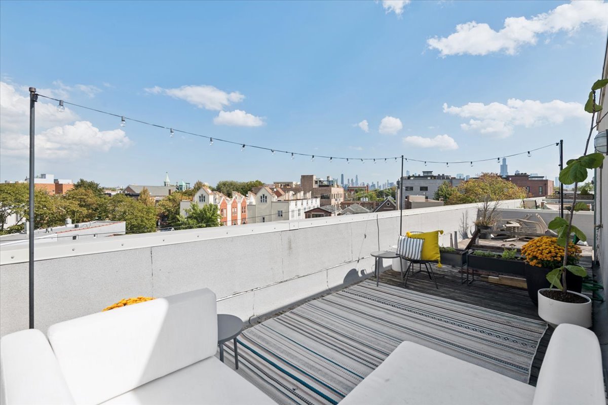 2455 W Ohio Street Unit: 9e