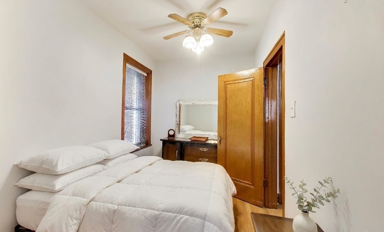 3427 S Emerald Avenue Unit: 1
