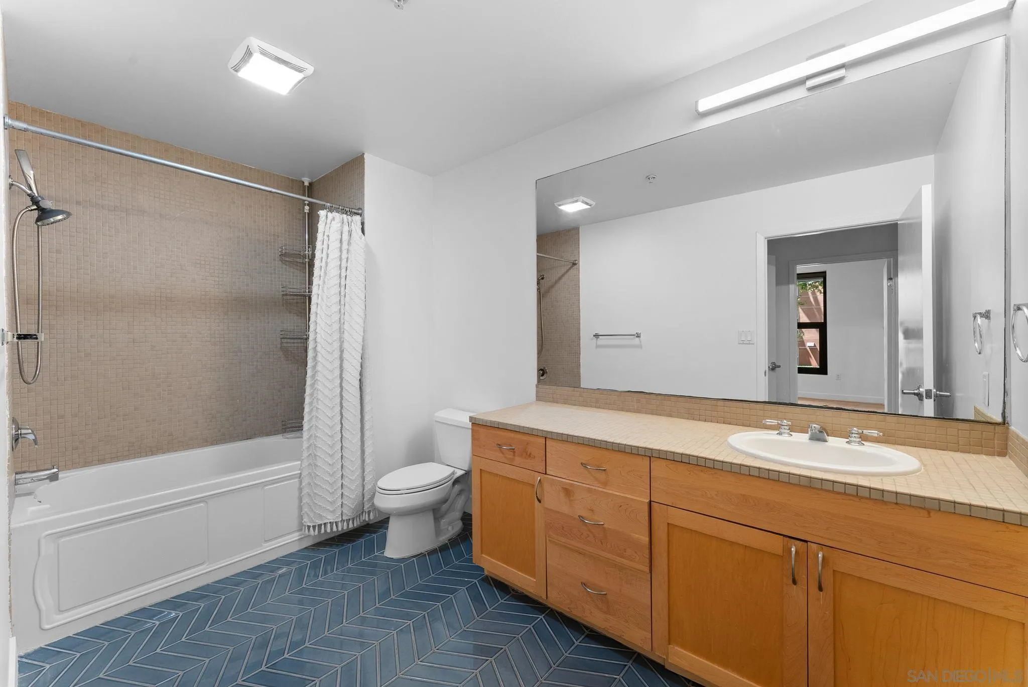 1150 J St Unit 202