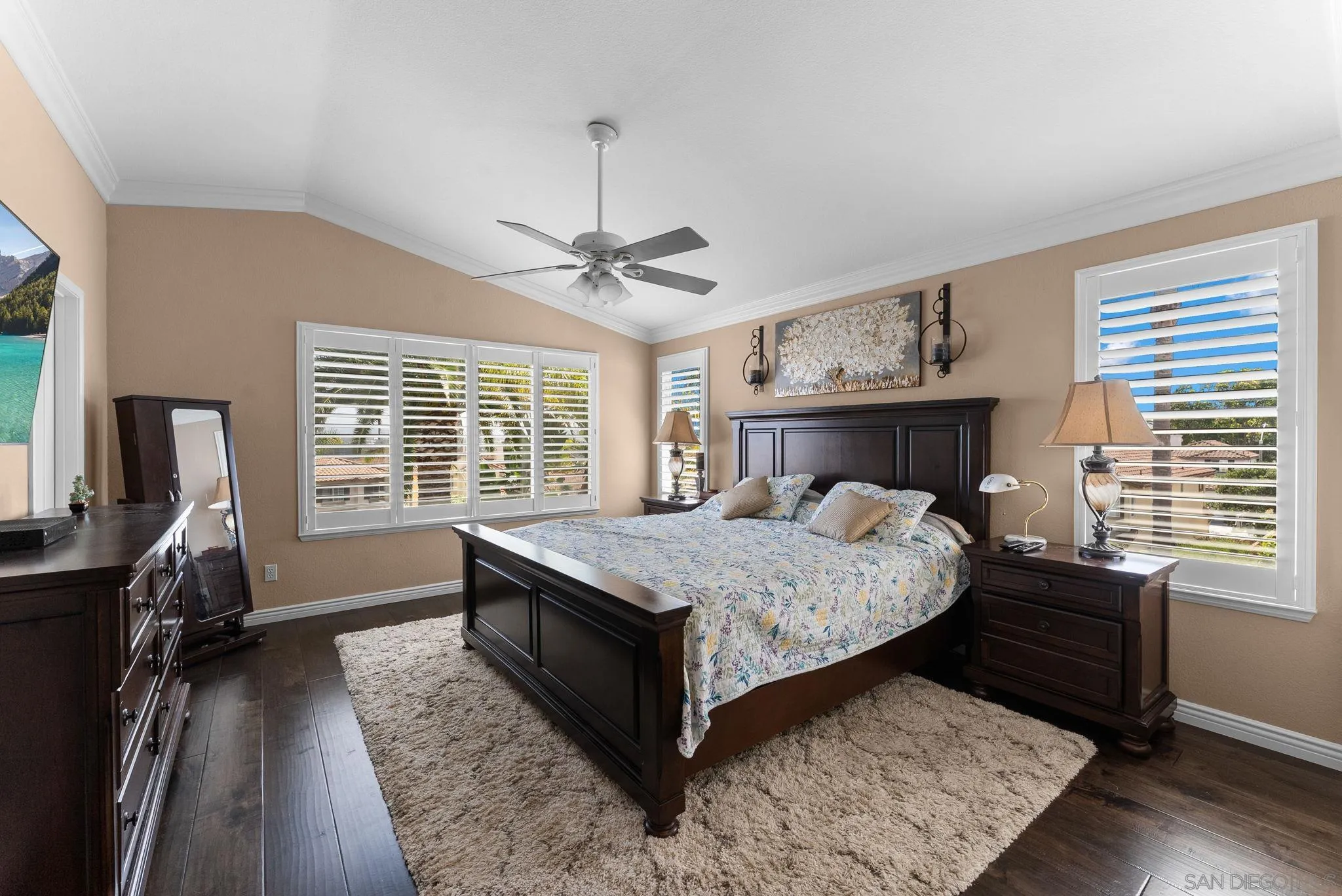 6438 Agate Way