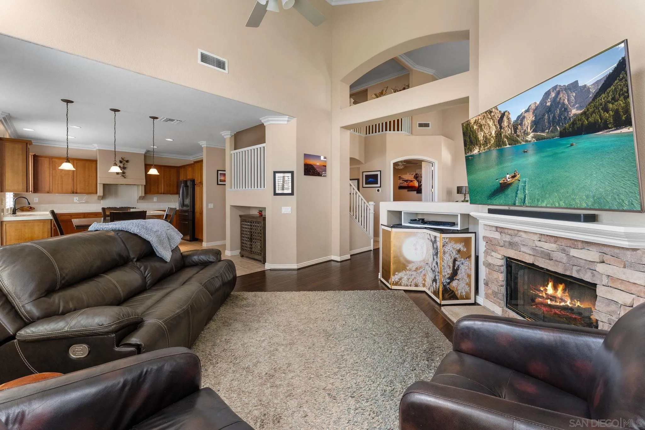 6438 Agate Way