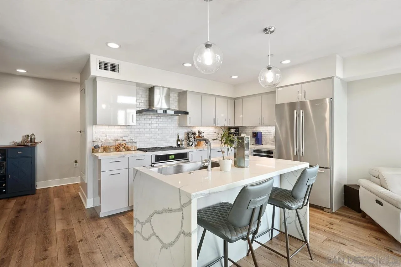 3030 Jarvis St Unit 7