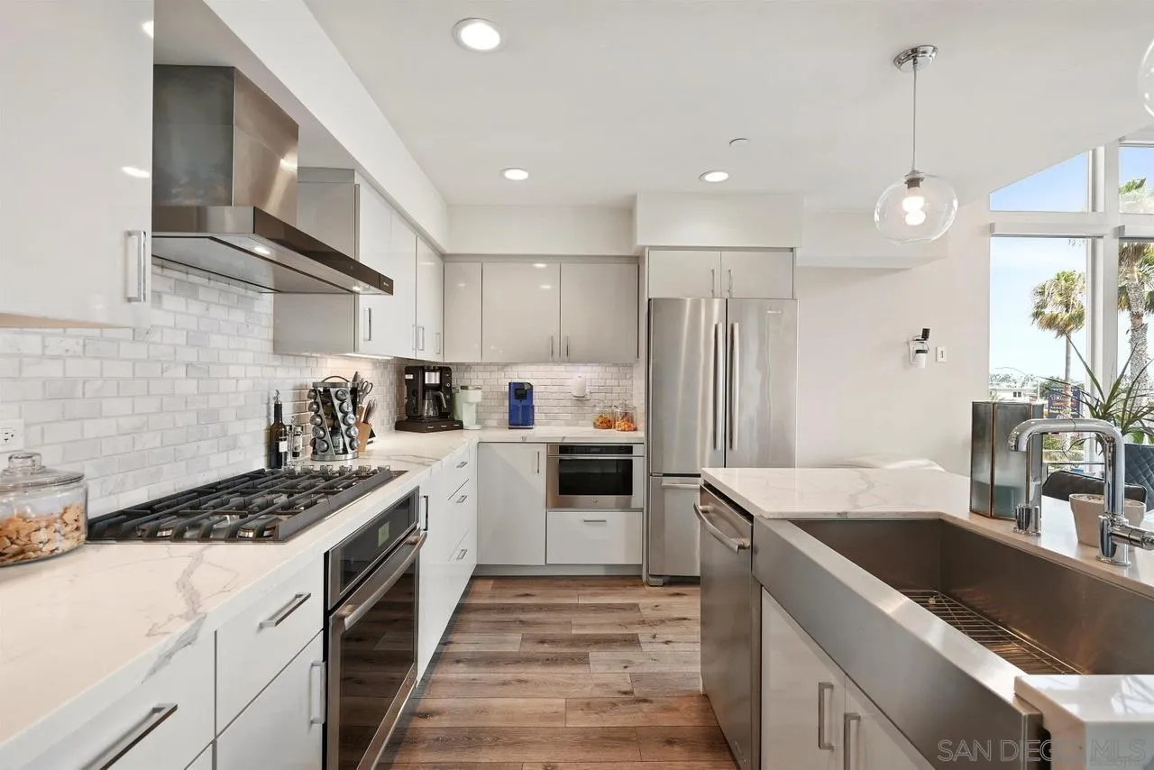 3030 Jarvis St Unit 7