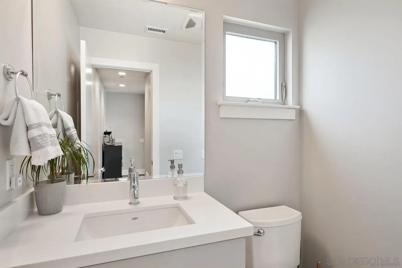 3030 Jarvis St Unit 7