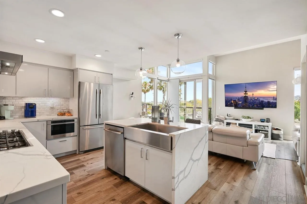3030 Jarvis St Unit 7