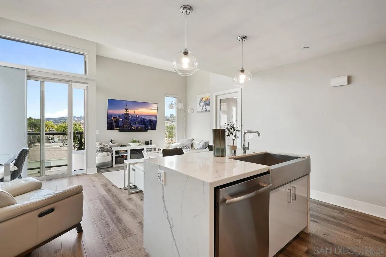 3030 Jarvis St Unit 7