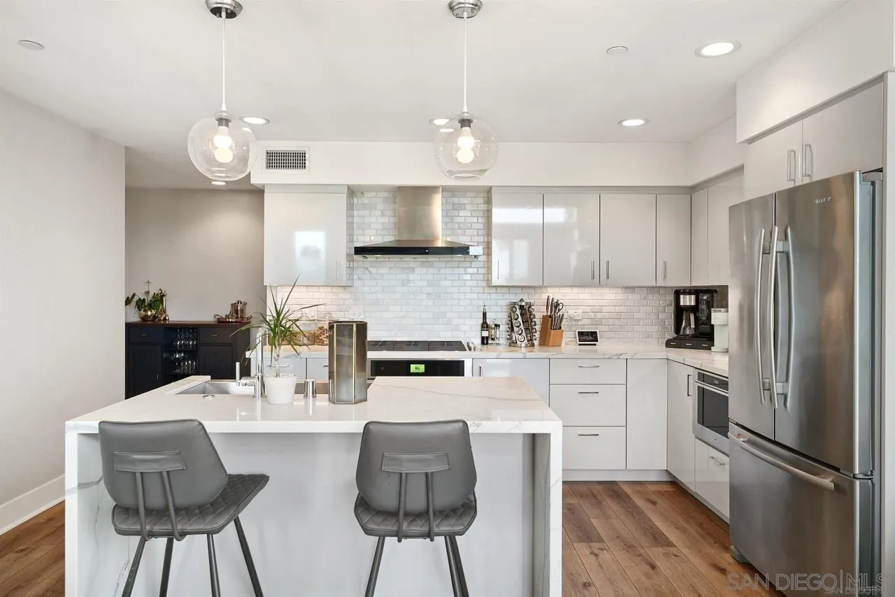 3030 Jarvis St Unit 7