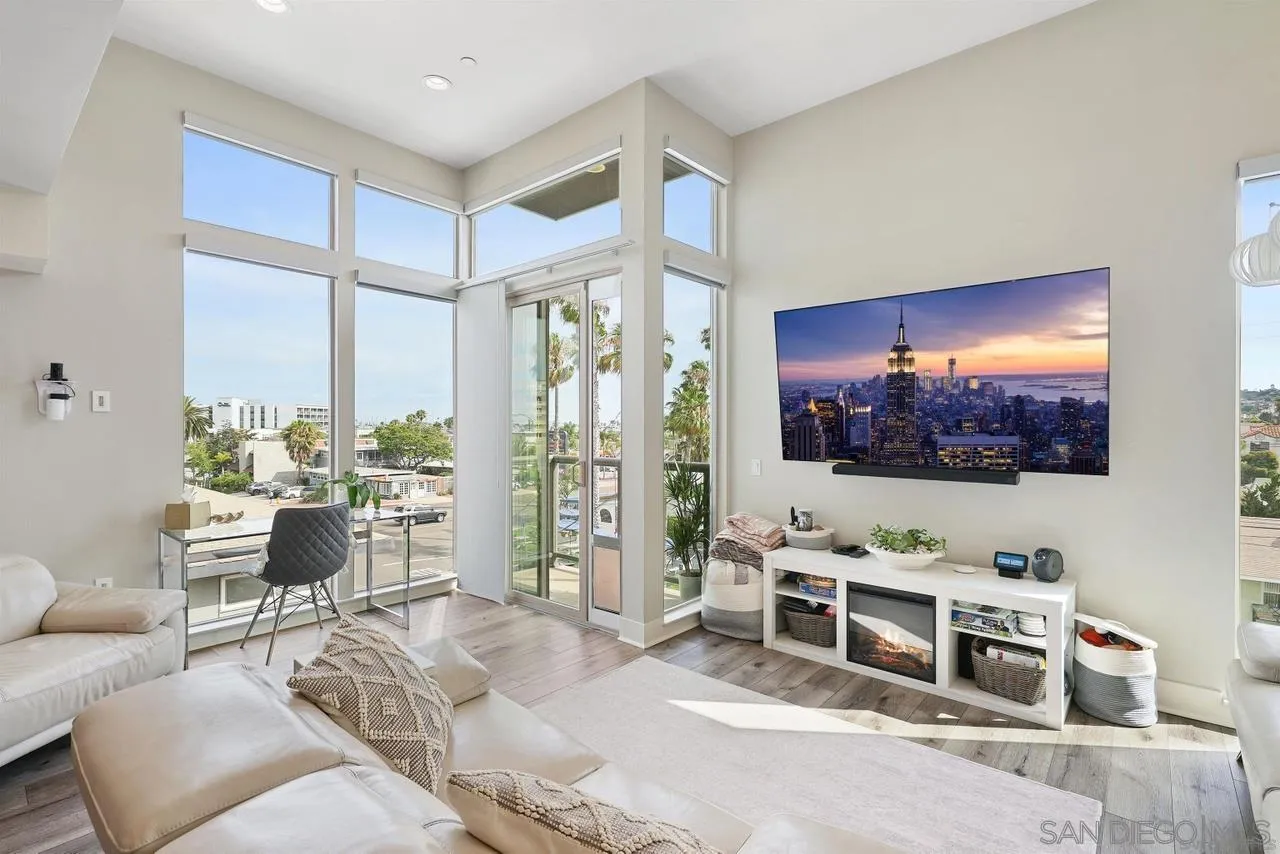3030 Jarvis St Unit 7