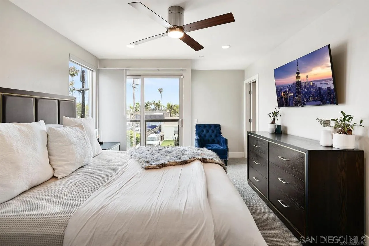 3030 Jarvis St Unit 7