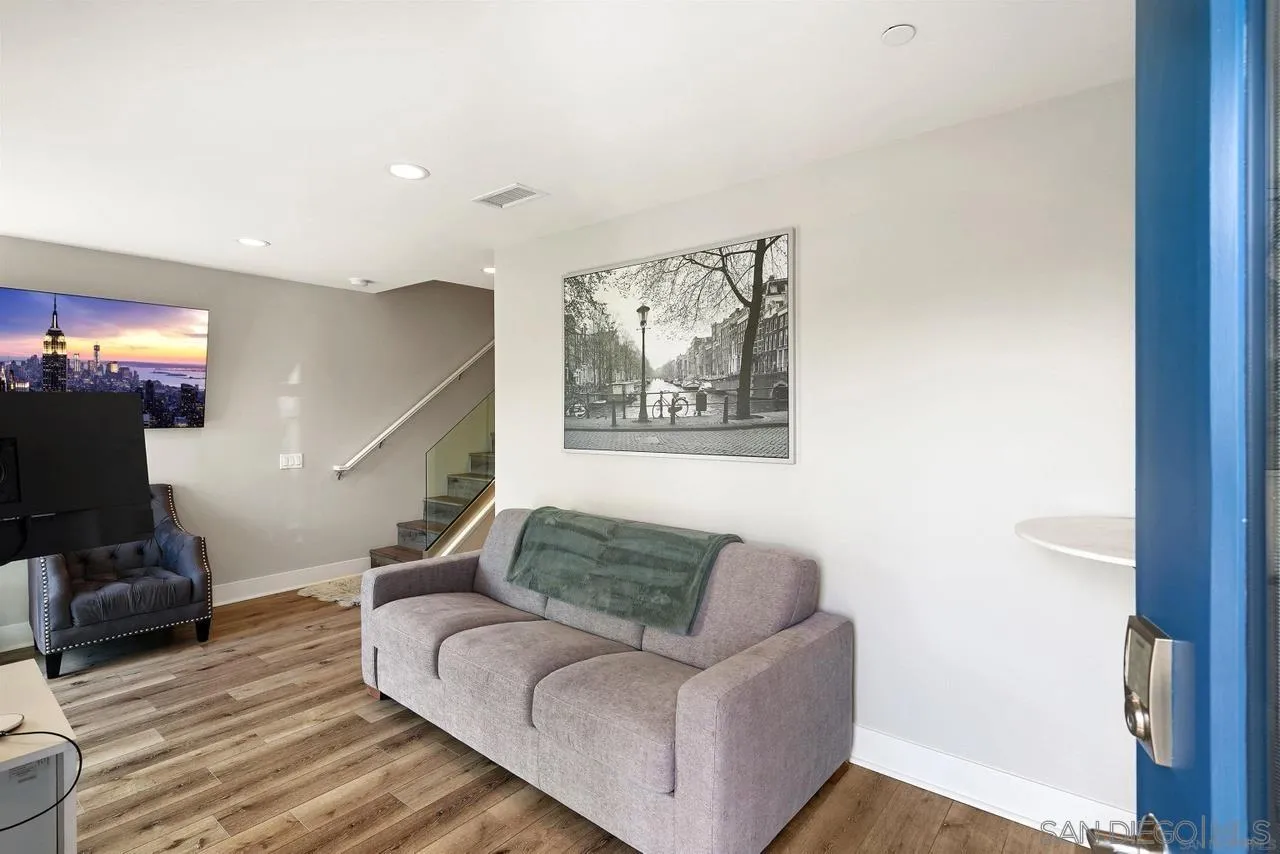 3030 Jarvis St Unit 7