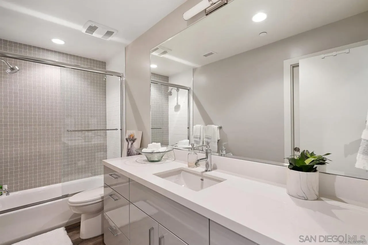 3030 Jarvis St Unit 7