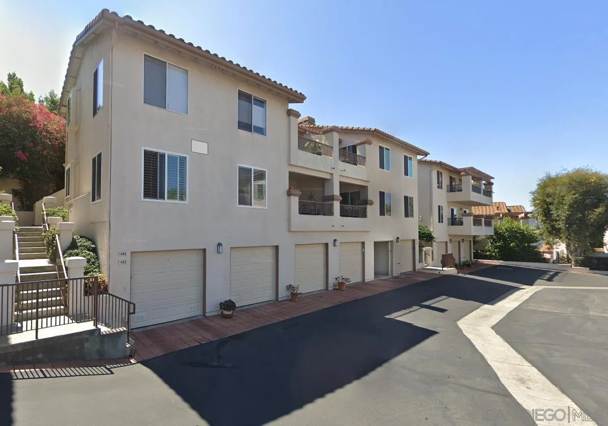 7444 Altiva Pl